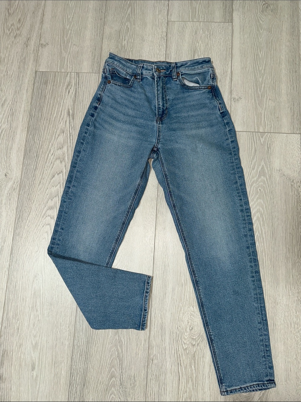 Accepting $25 offer)American Eagle Outfitters Women's Mid Blue High-Rise Jeans